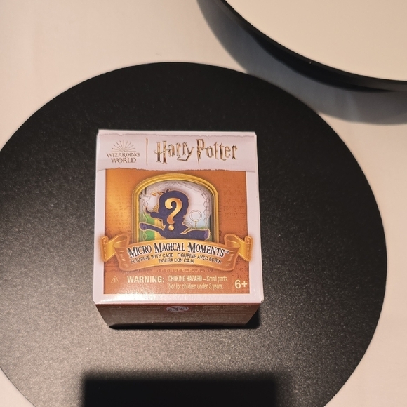 Collectible Harry Potter Figure Set with Display Case - Picture 7 of 8